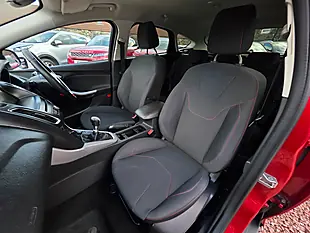 Used 2016 Ford Focus Zetec Red - Interior and Exterior details 10