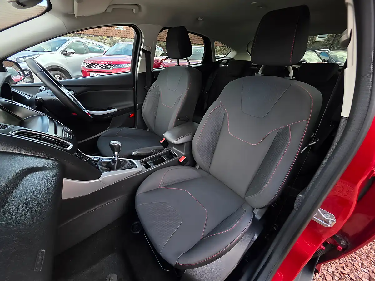Used 2016 Ford Focus Zetec Red - Interior and Exterior details 10