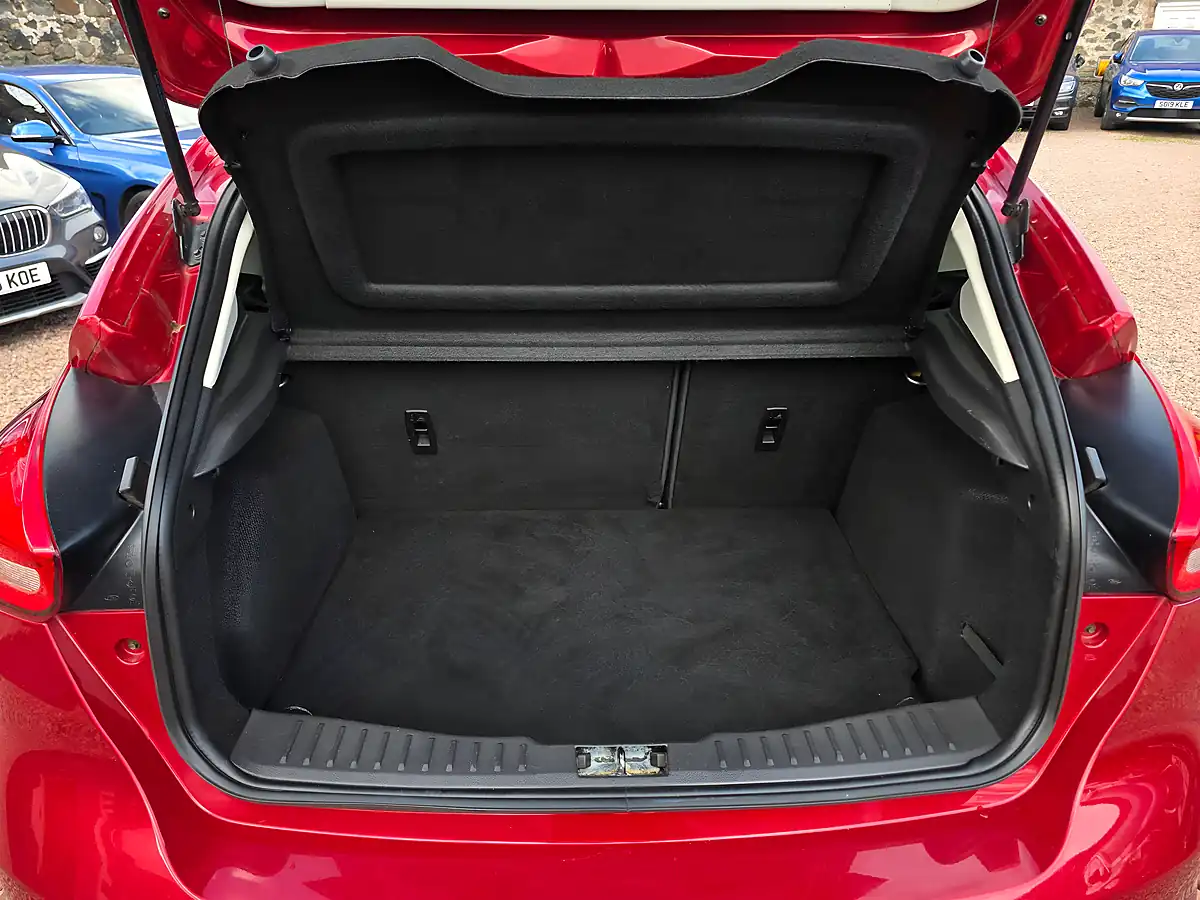 Used 2016 Ford Focus Zetec Red - Interior and Exterior details 13