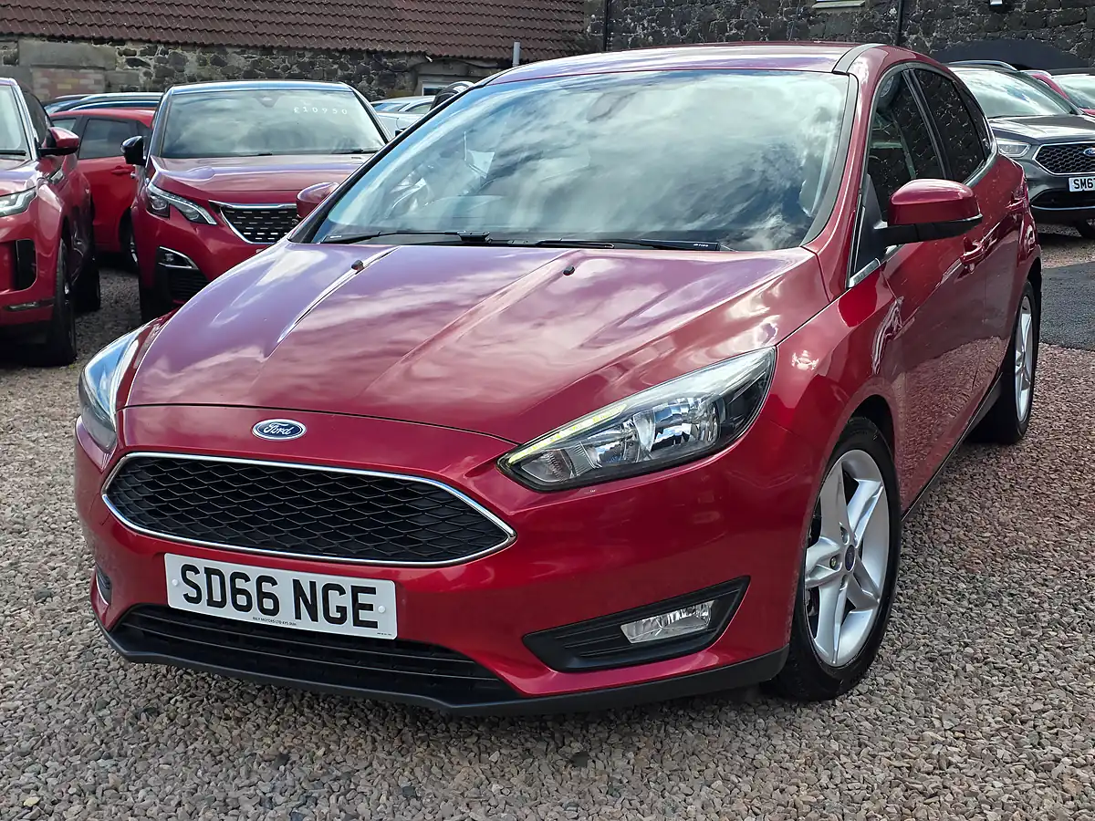 Used 2016 Ford Focus Zetec Red - Interior and Exterior details 5