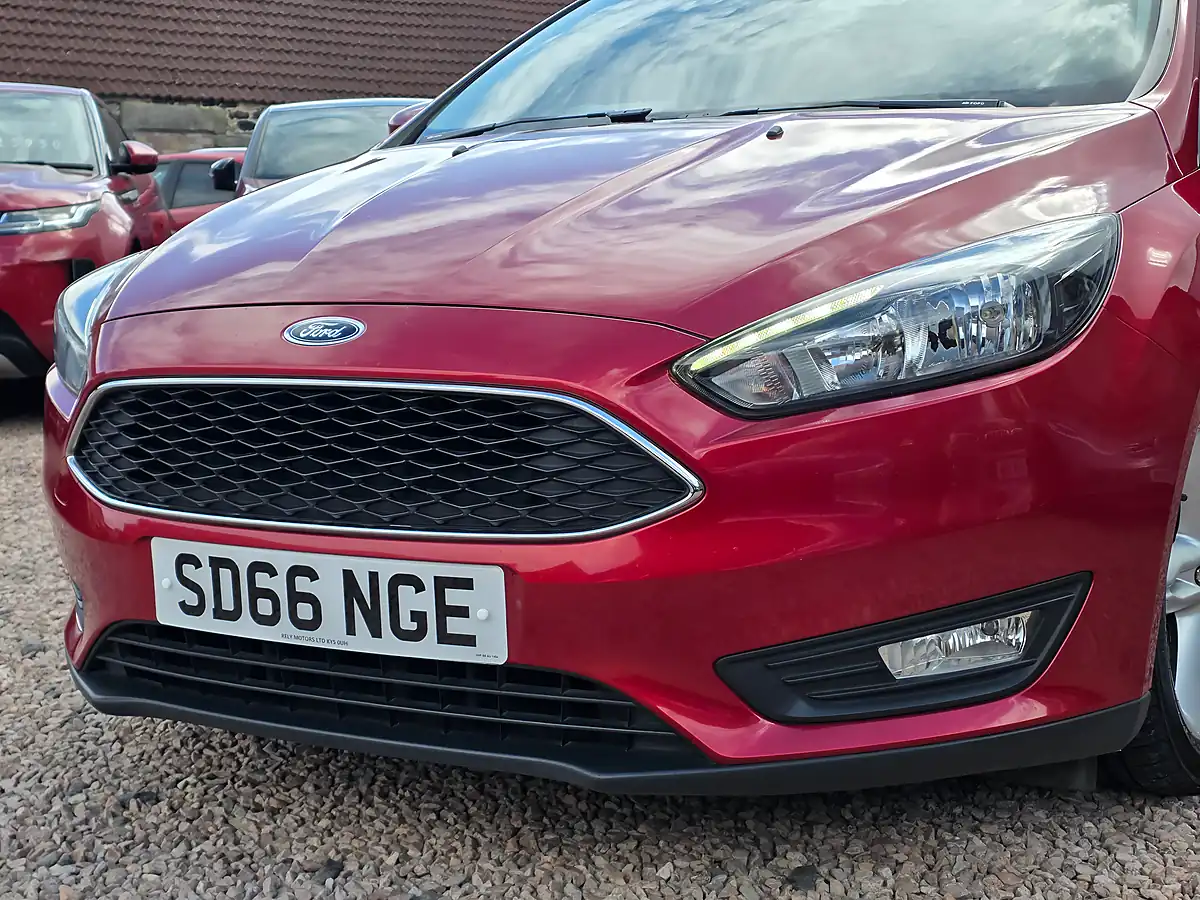 Used 2016 Ford Focus Zetec Red - Interior and Exterior details 6