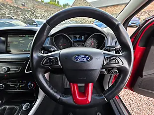 Used 2016 Ford Focus Zetec Red - Interior and Exterior details 9