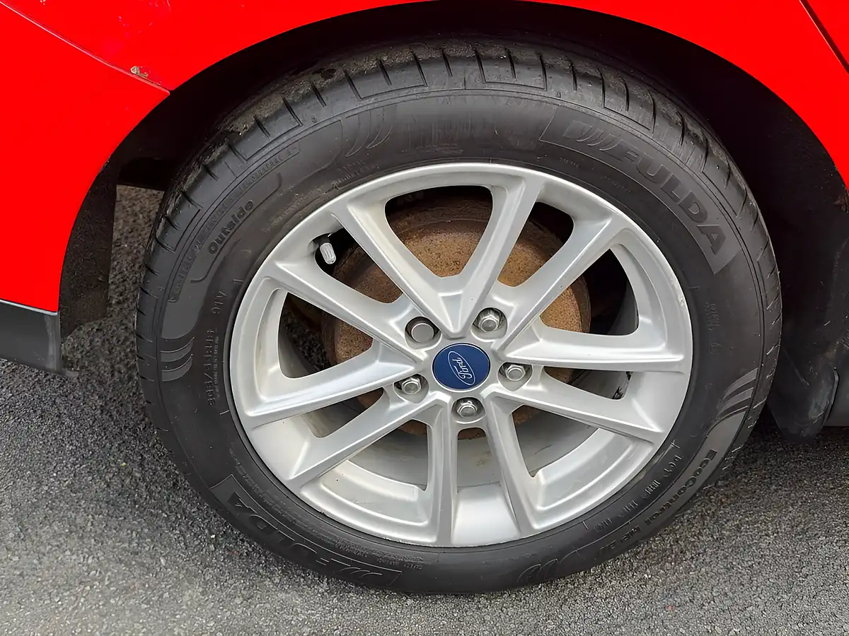 Used 2016 Ford Focus Zetec Red - Interior and Exterior details 13