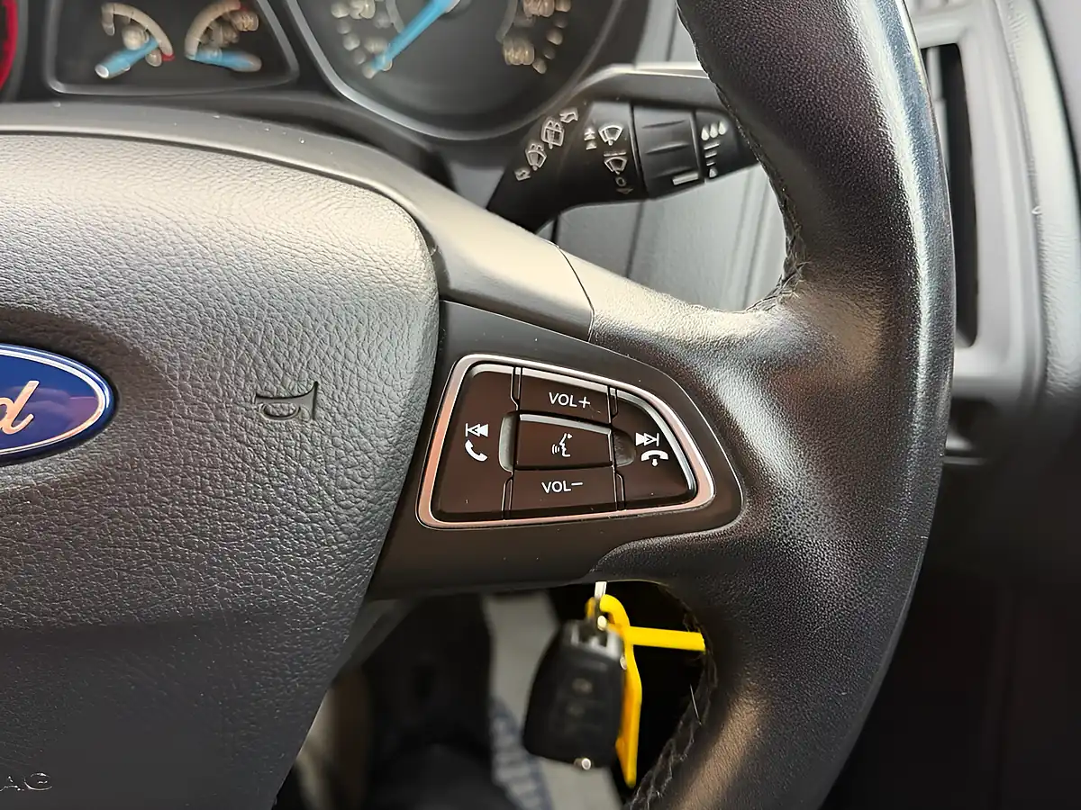 Used 2016 Ford Focus Zetec Red - Interior and Exterior details 18