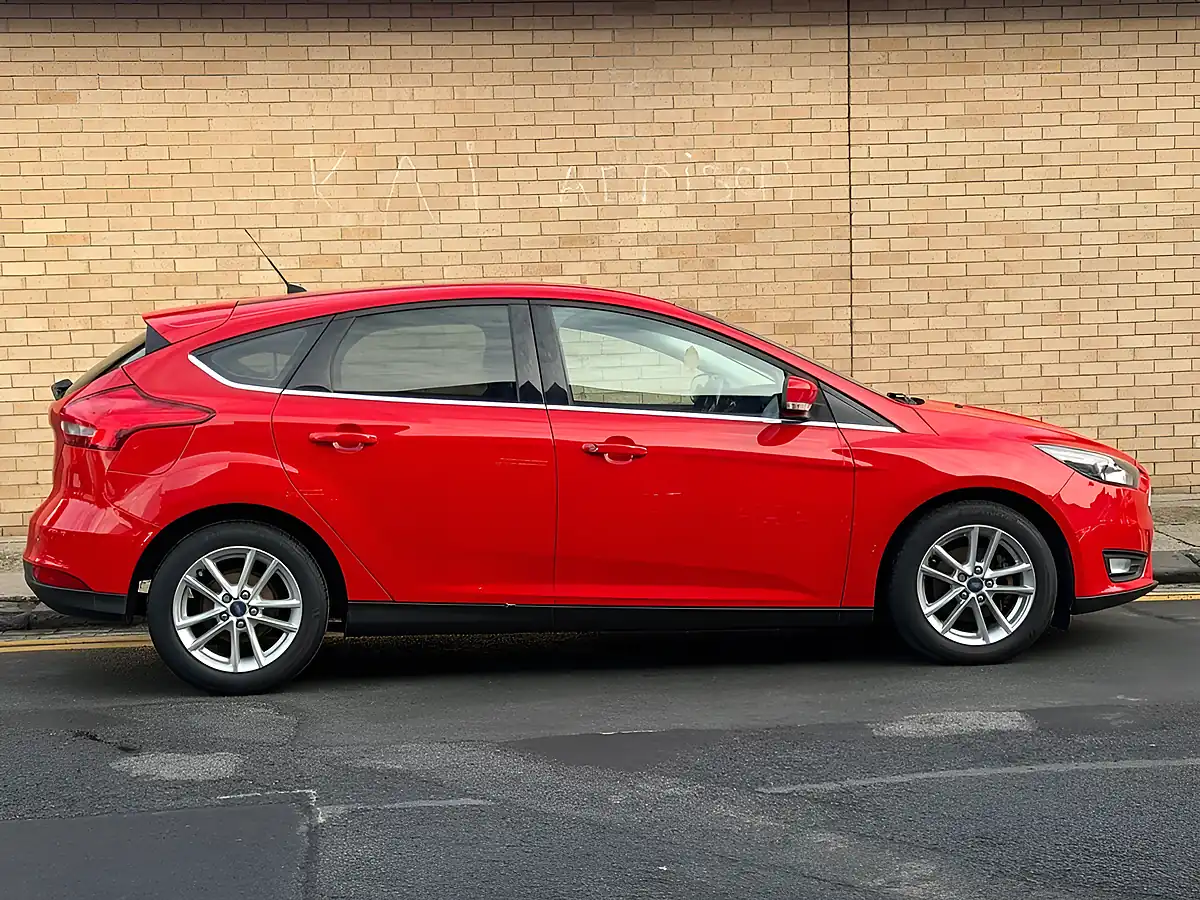 Used 2016 Ford Focus Zetec Red - Interior and Exterior details 3