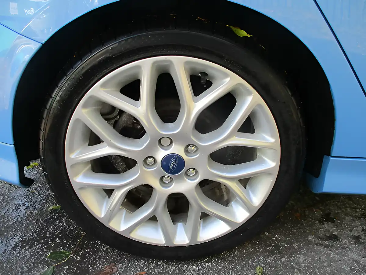 Used 2016 Ford Focus Zetec S Blue - Interior and Exterior details 9