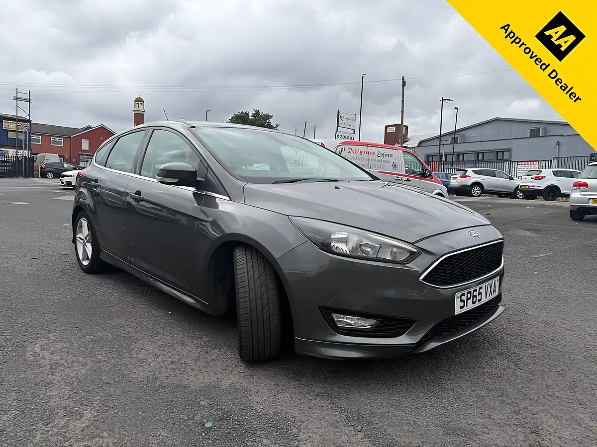 Used 2016 Ford Focus Zetec S Grey - Front View
