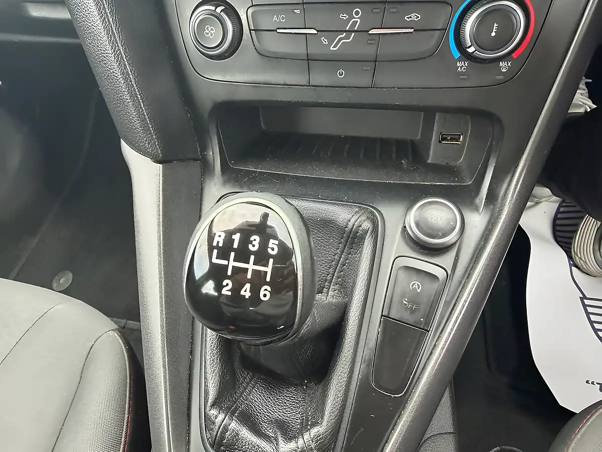 Used 2016 Ford Focus Zetec S Grey - Interior and Exterior details 5