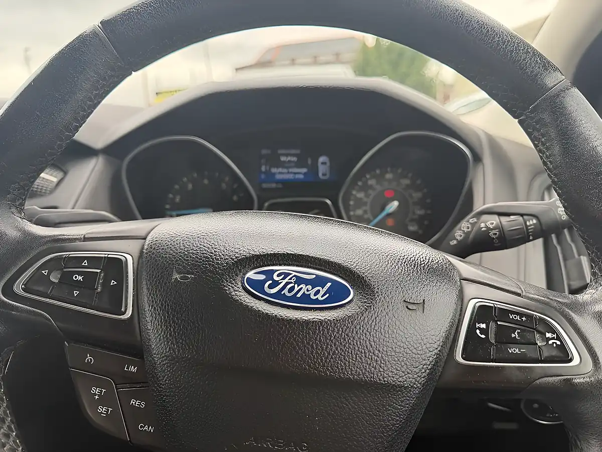 Used 2016 Ford Focus Zetec S Grey - Interior and Exterior details 7