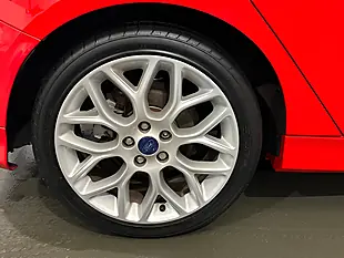 Used 2016 Ford Focus Zetec S Red - Interior and Exterior details 15