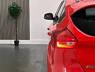 Used 2016 Ford Focus Zetec S Red - Interior and Exterior details 17