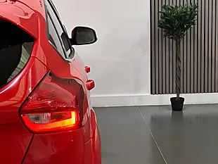 Used 2016 Ford Focus Zetec S Red - Interior and Exterior details 18