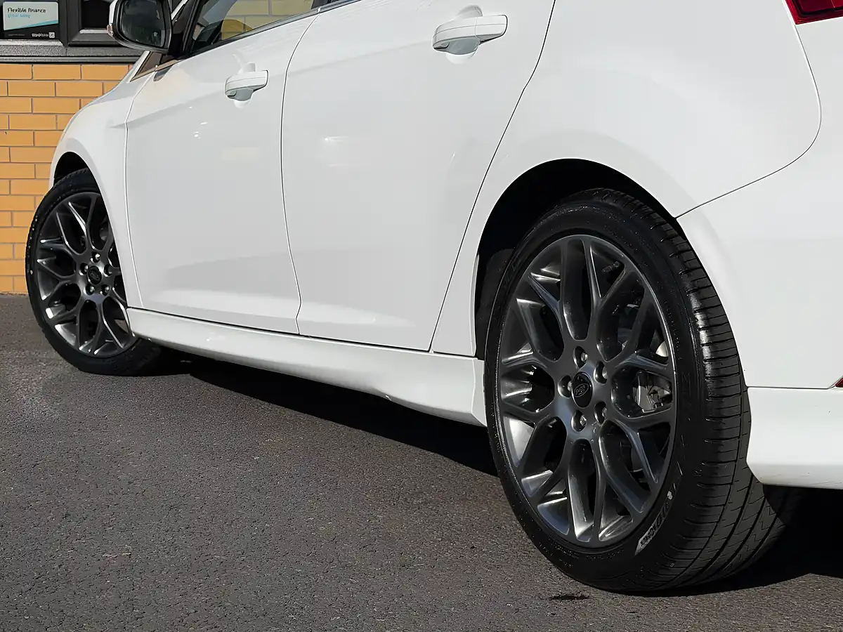 Used 2016 Ford Focus Zetec S White - Interior and Exterior details 12
