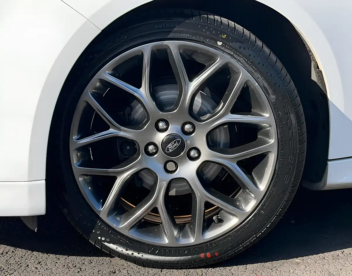 Used 2016 Ford Focus Zetec S White - Interior and Exterior details 5