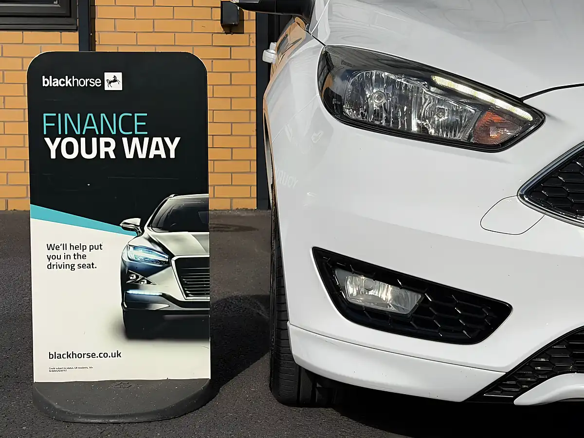 Used 2016 Ford Focus Zetec S White - Interior and Exterior details 7