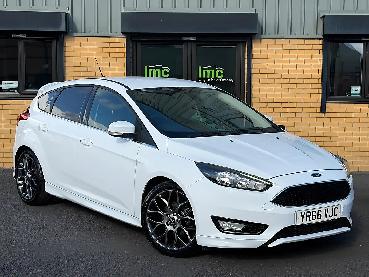 Used 2016 Ford Focus Zetec S White - Interior and Exterior details 8