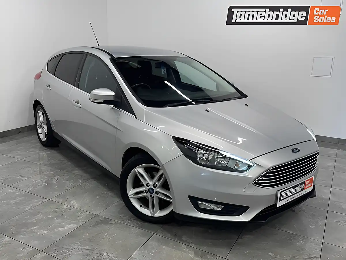 Used 2016 Ford Focus Zetec Silver - Front View