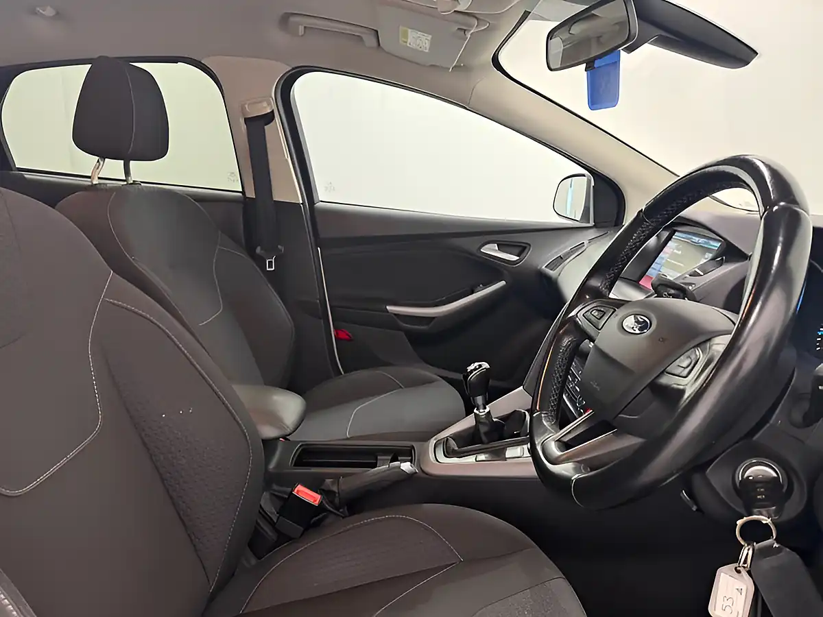 Used 2016 Ford Focus Zetec Silver - Interior and Exterior details 10