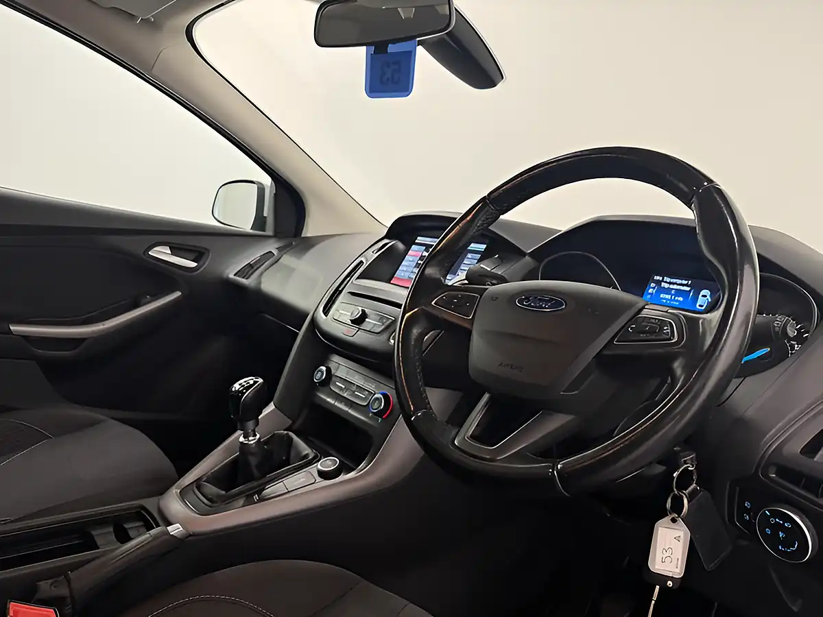 Used 2016 Ford Focus Zetec Silver - Interior and Exterior details 11