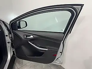 Used 2016 Ford Focus Zetec Silver - Interior and Exterior details 12