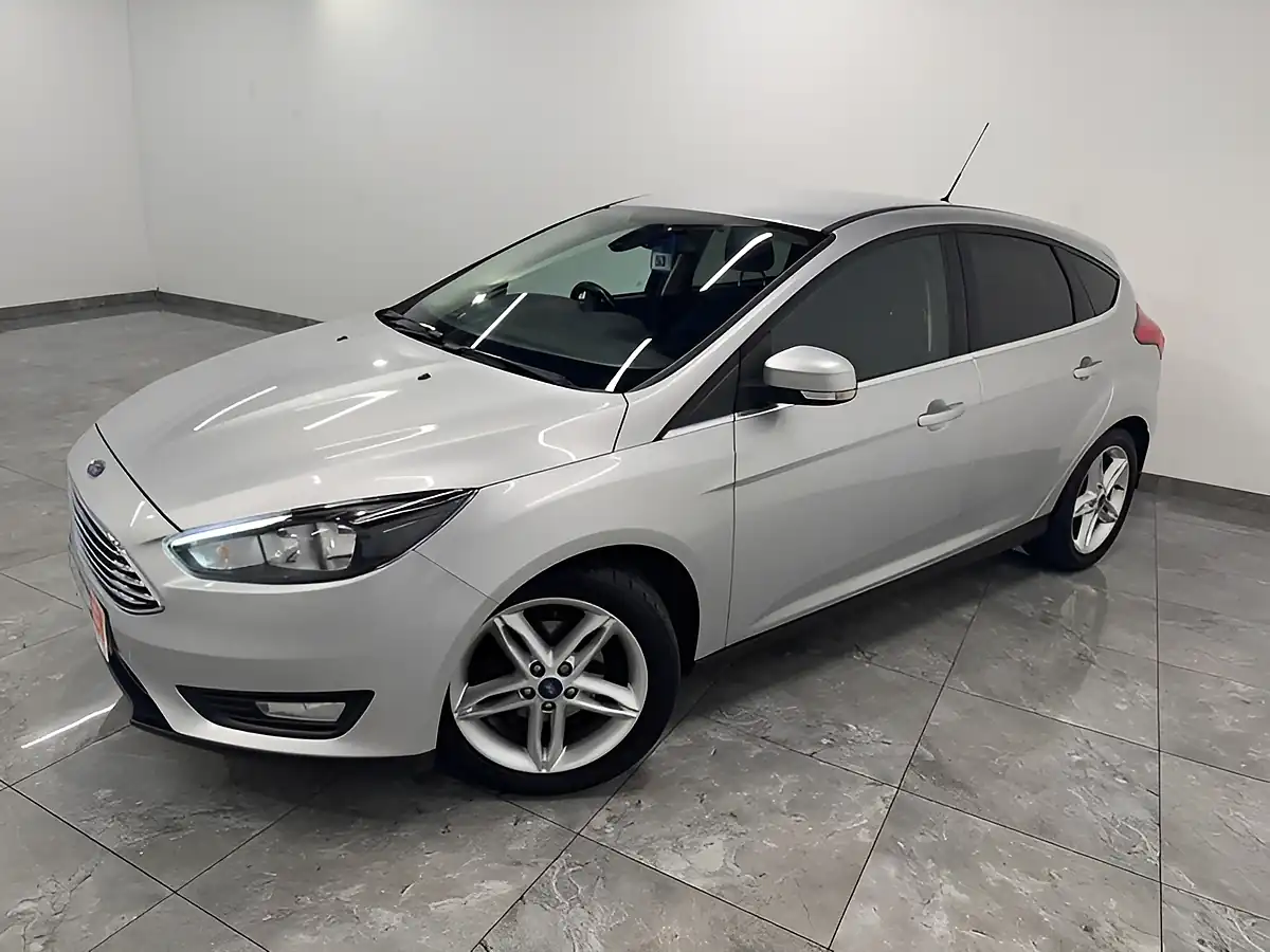 Used 2016 Ford Focus Zetec Silver - Interior and Exterior details 4