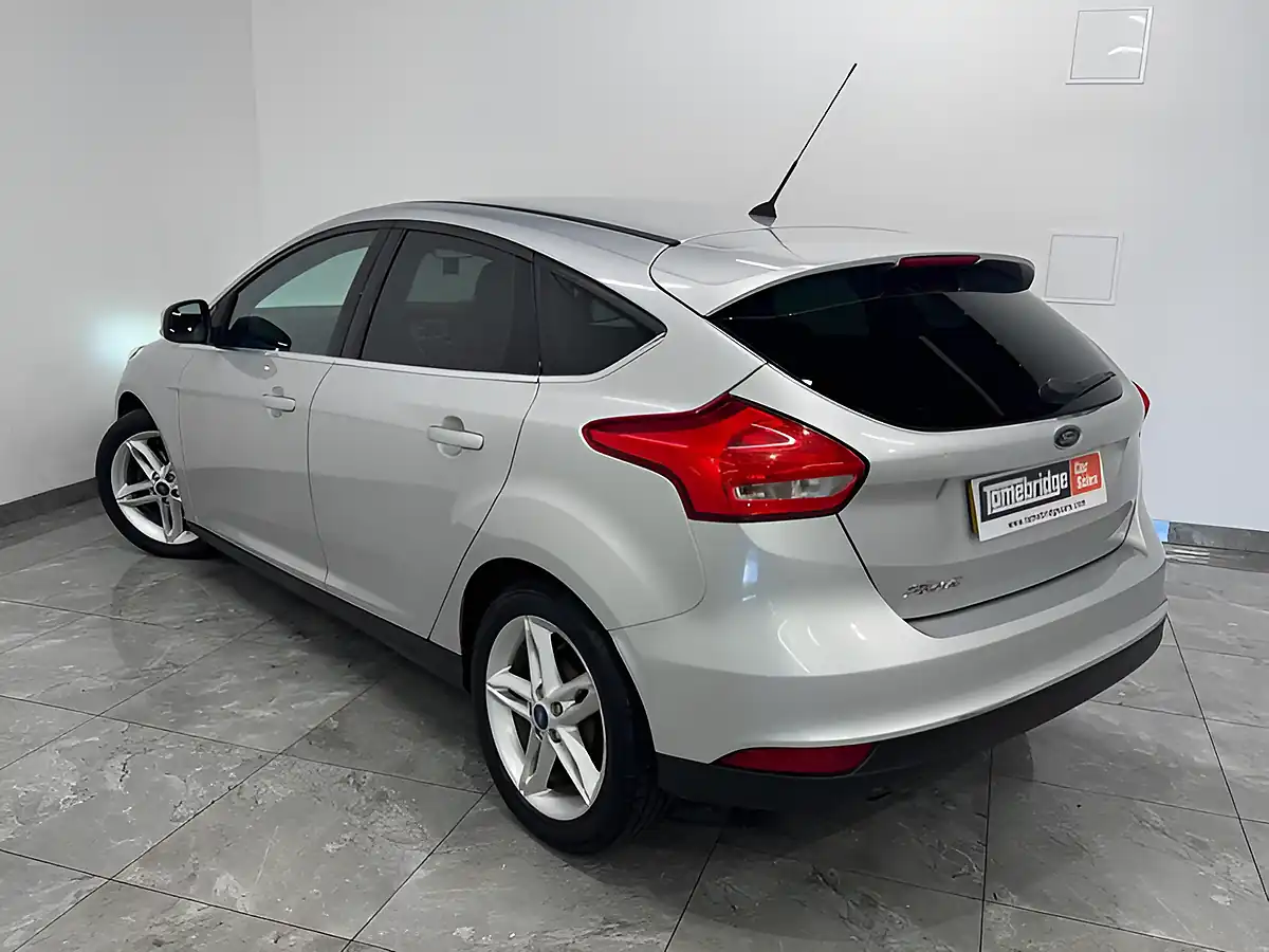 Used 2016 Ford Focus Zetec Silver - Interior and Exterior details 5