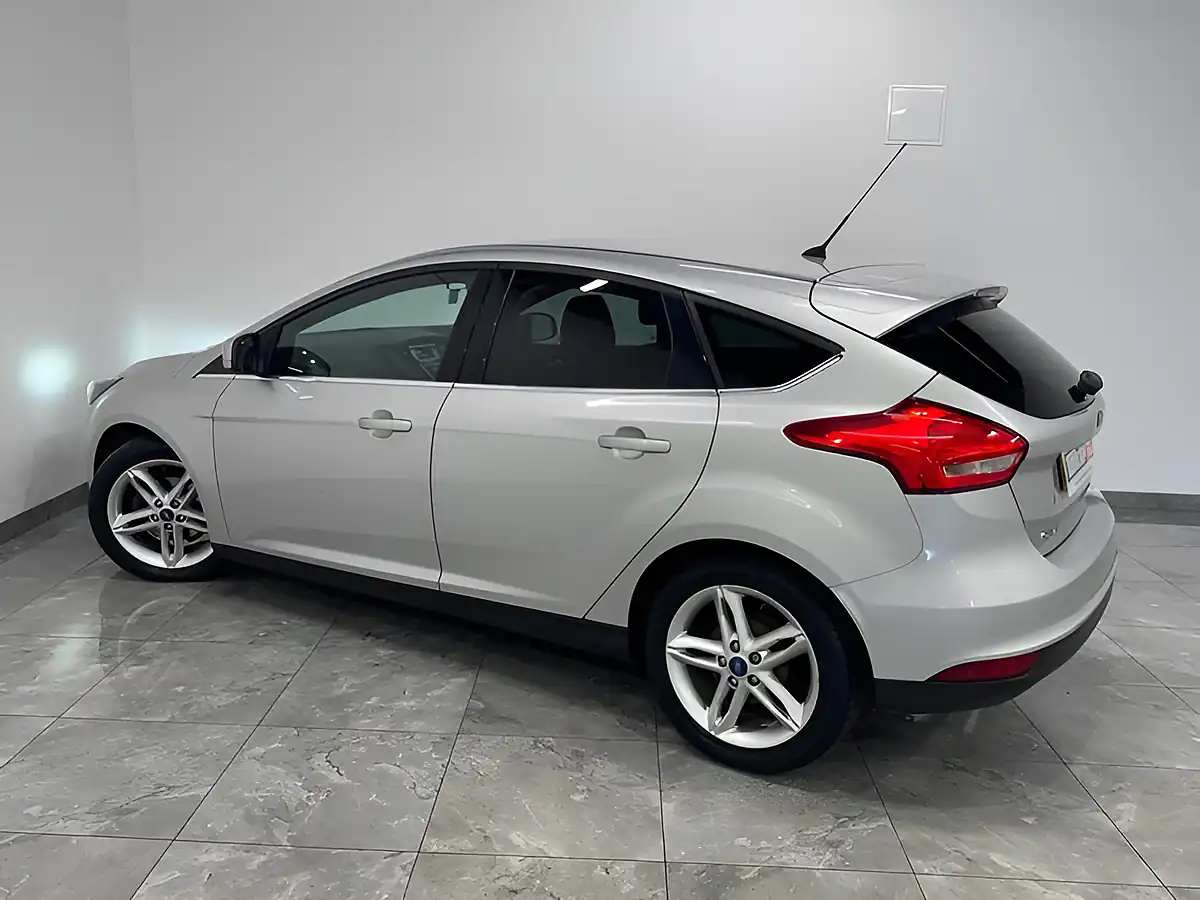 Used 2016 Ford Focus Zetec Silver - Interior and Exterior details 6