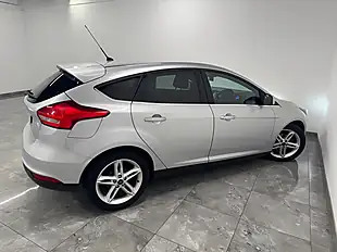 Used 2016 Ford Focus Zetec Silver - Interior and Exterior details 8