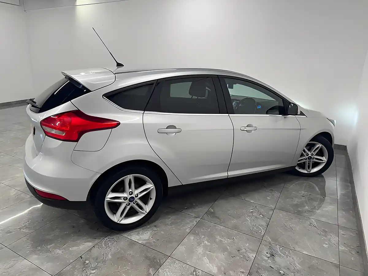 Used 2016 Ford Focus Zetec Silver - Interior and Exterior details 8