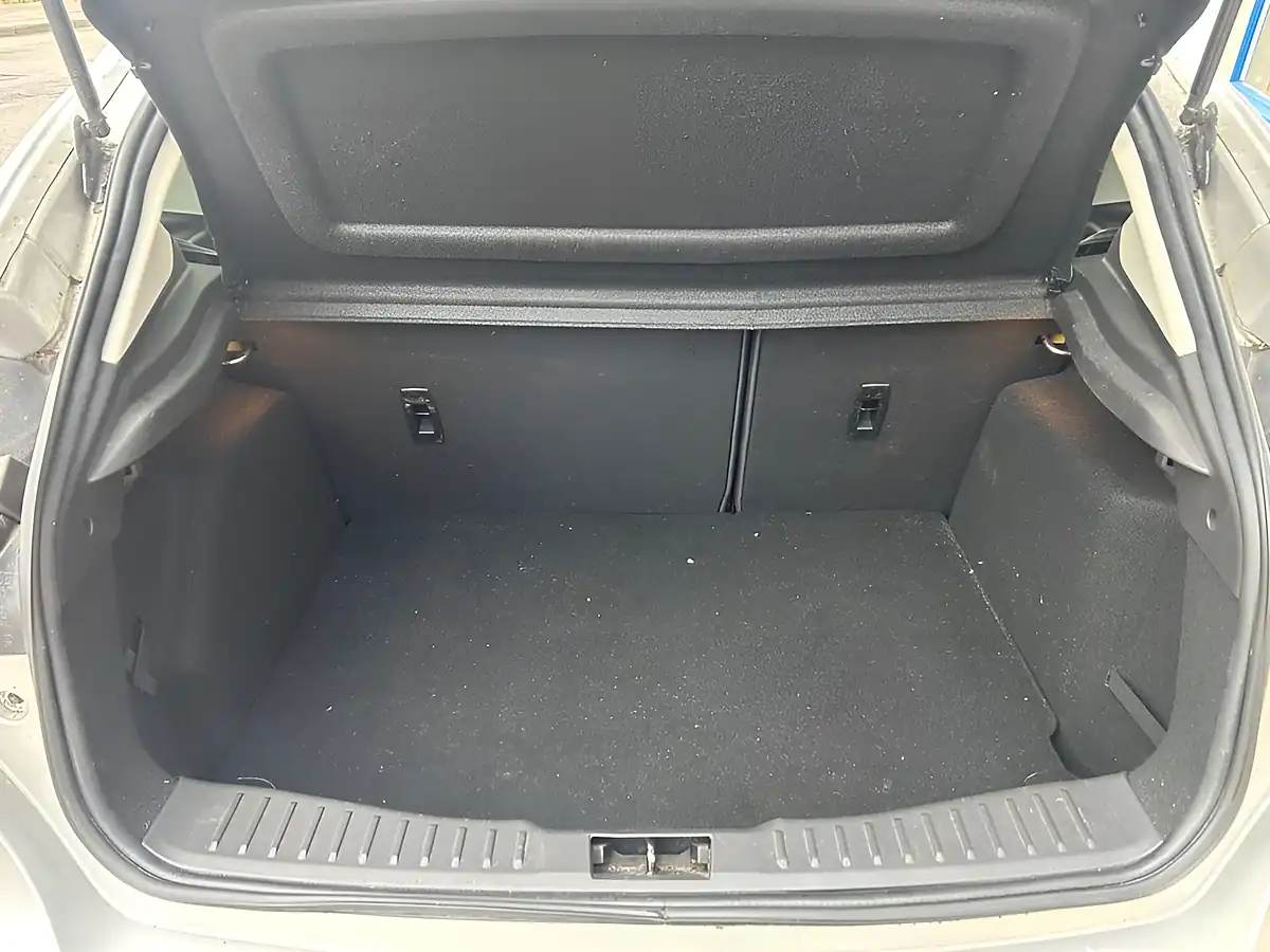 Used 2016 Ford Focus Zetec Silver - Interior and Exterior details 5