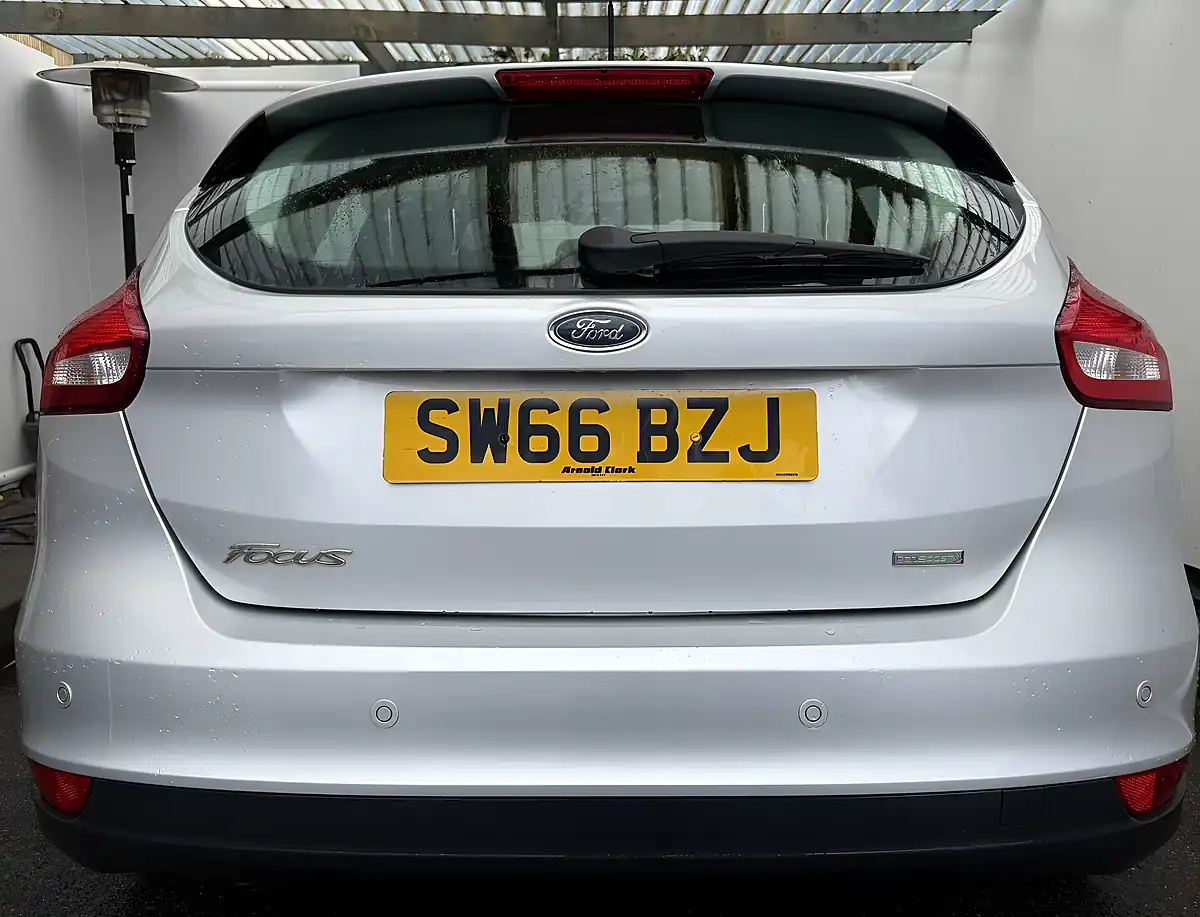 Used 2016 Ford Focus Zetec Silver - Interior and Exterior details 11