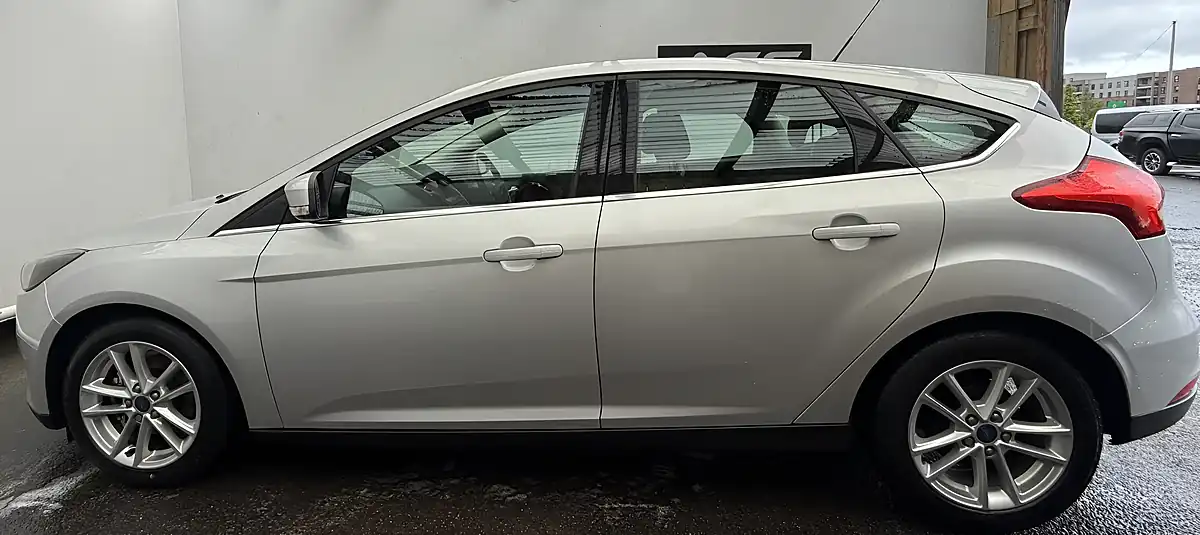 Used 2016 Ford Focus Zetec Silver - Interior and Exterior details 12
