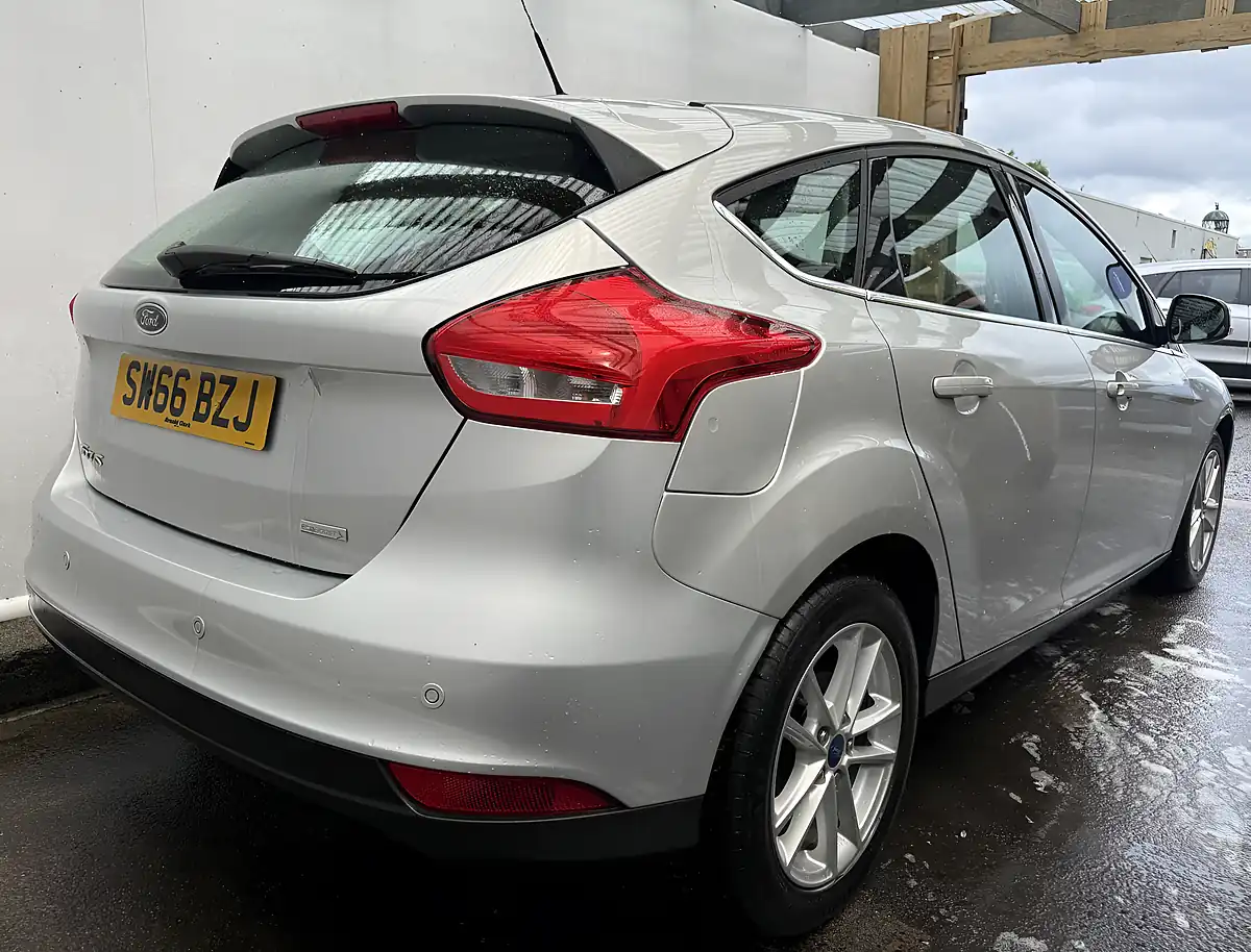 Used 2016 Ford Focus Zetec Silver - Interior and Exterior details 3