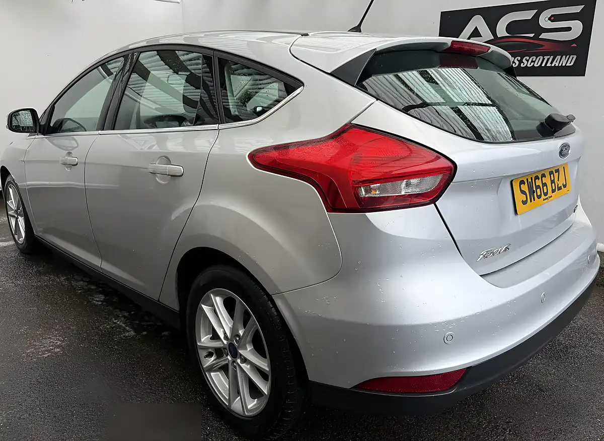 Used 2016 Ford Focus Zetec Silver - Interior and Exterior details 4