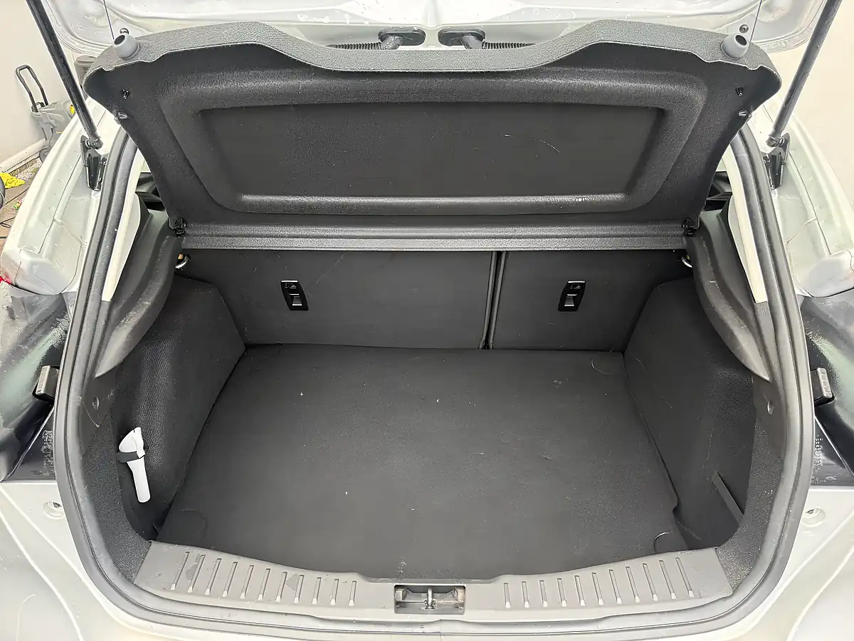 Used 2016 Ford Focus Zetec Silver - Interior and Exterior details 8