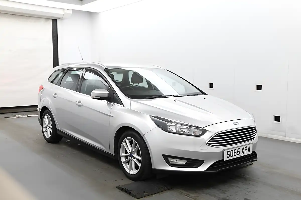 Used 2016 Ford Focus Zetec Silver - Front View