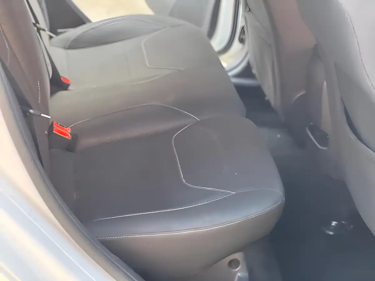 Used 2016 Ford Focus Zetec White - Interior and Exterior details 10