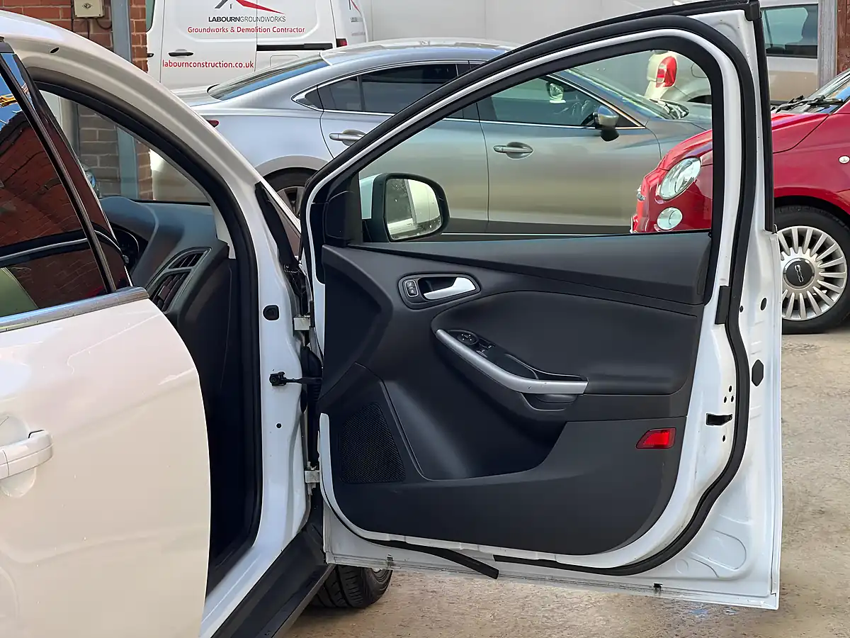 Used 2016 Ford Focus Zetec White - Interior and Exterior details 13