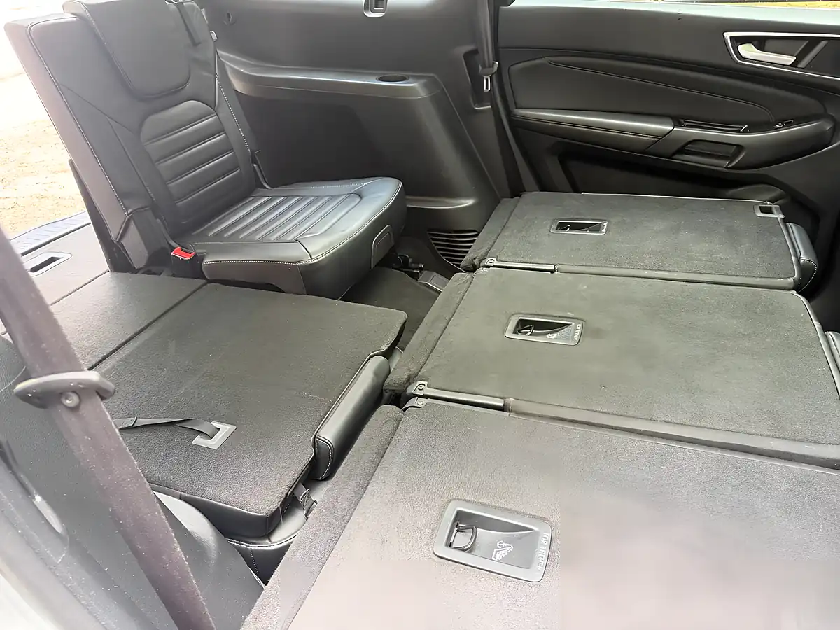 Used 2016 Ford Galaxy Titanium X Silver - Interior and Exterior details 16