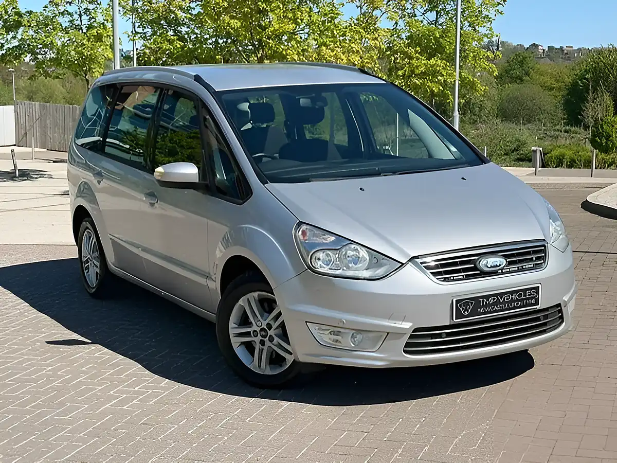 Used 2016 Ford Galaxy Zetec Silver - Front View