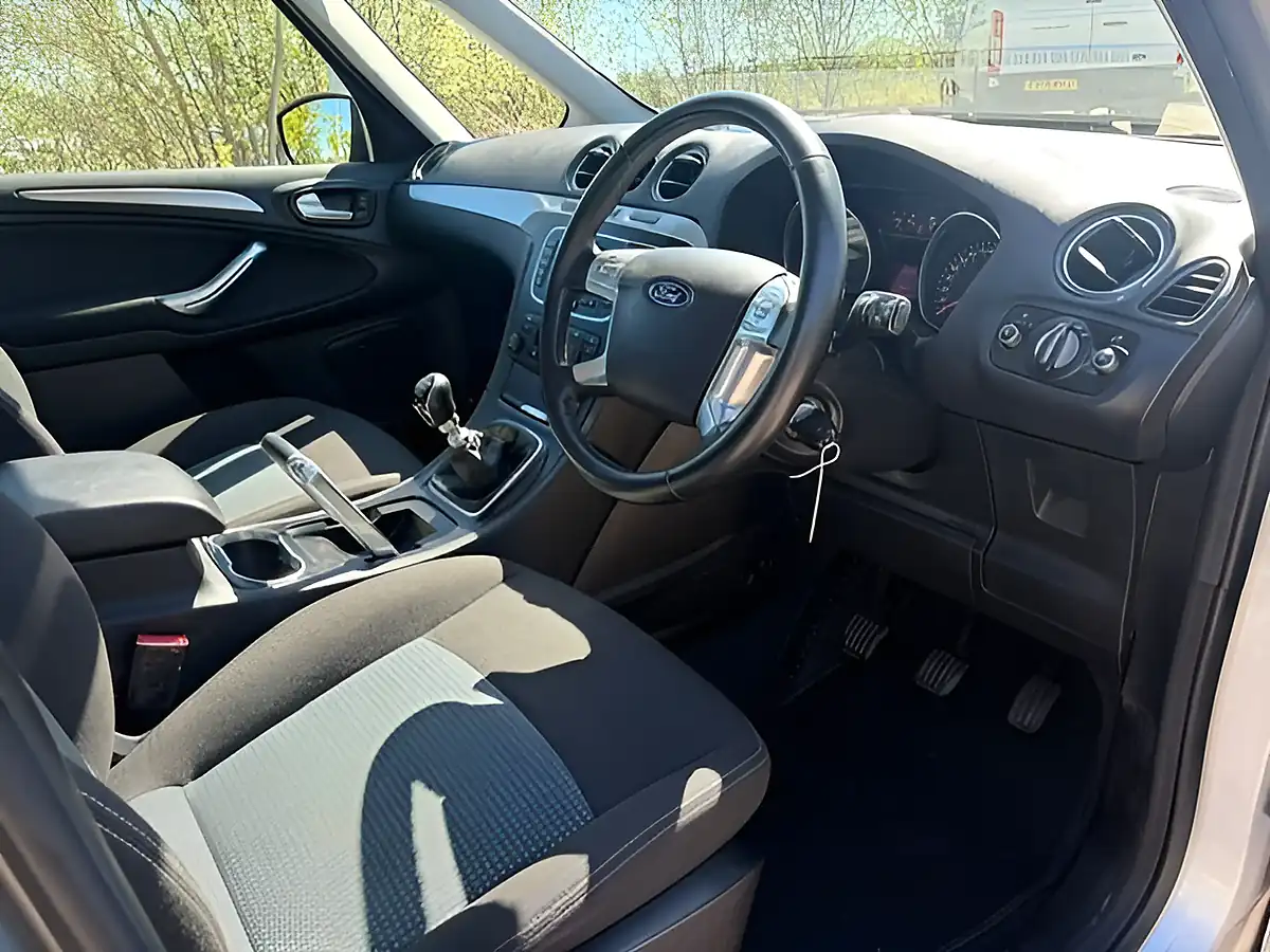 Used 2016 Ford Galaxy Zetec Silver - Interior and Exterior details 10