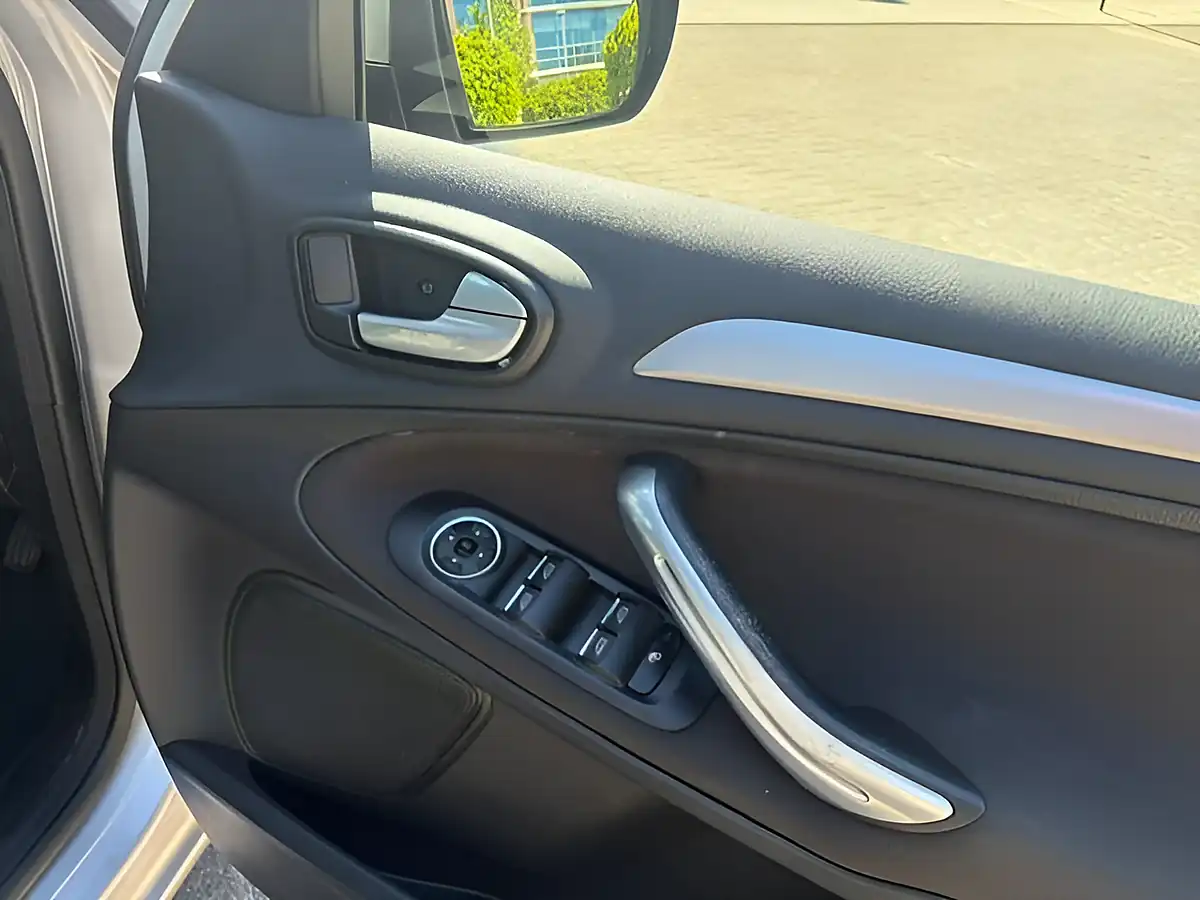 Used 2016 Ford Galaxy Zetec Silver - Interior and Exterior details 12
