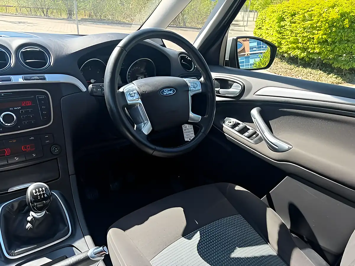 Used 2016 Ford Galaxy Zetec Silver - Interior and Exterior details 15