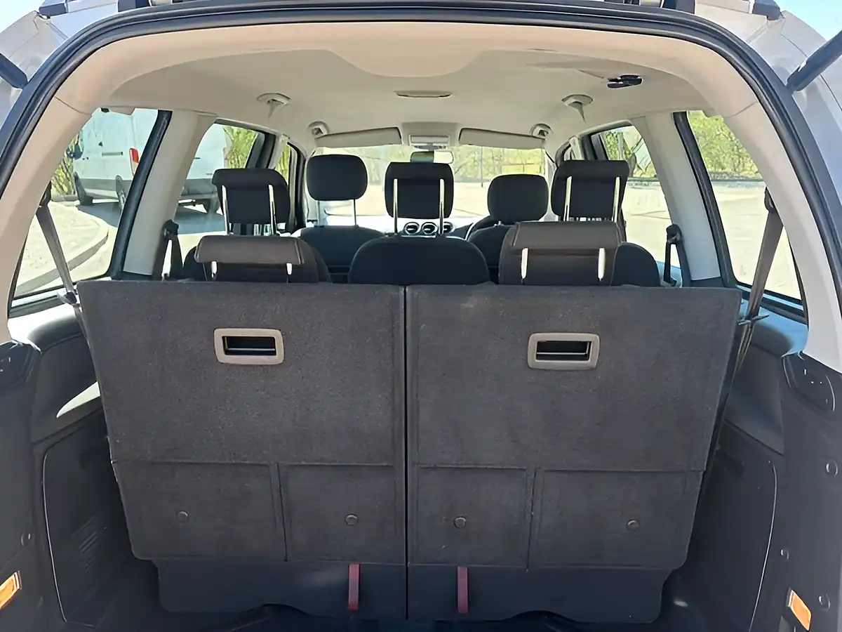 Used 2016 Ford Galaxy Zetec Silver - Interior and Exterior details 16