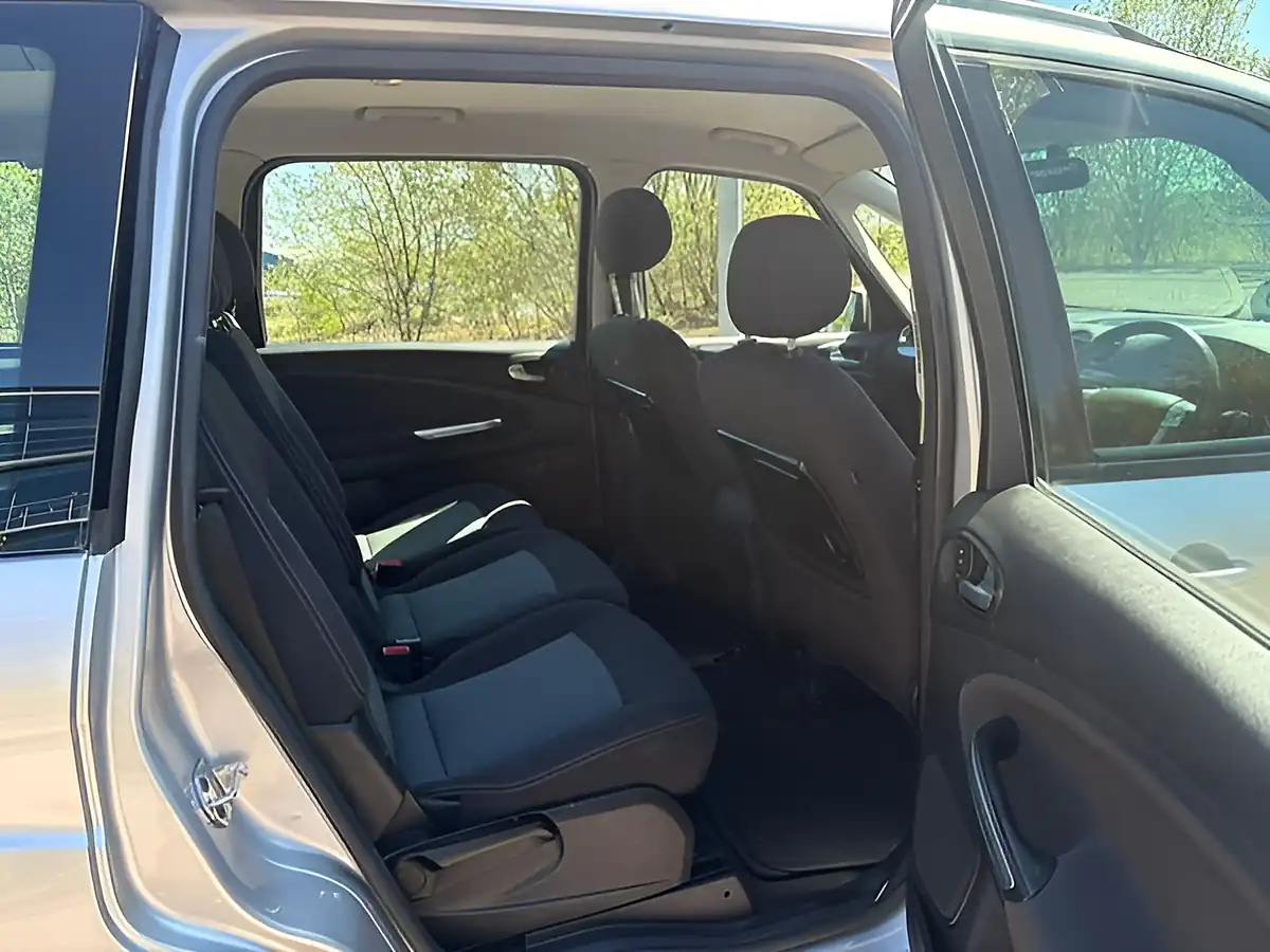 Used 2016 Ford Galaxy Zetec Silver - Interior and Exterior details 17