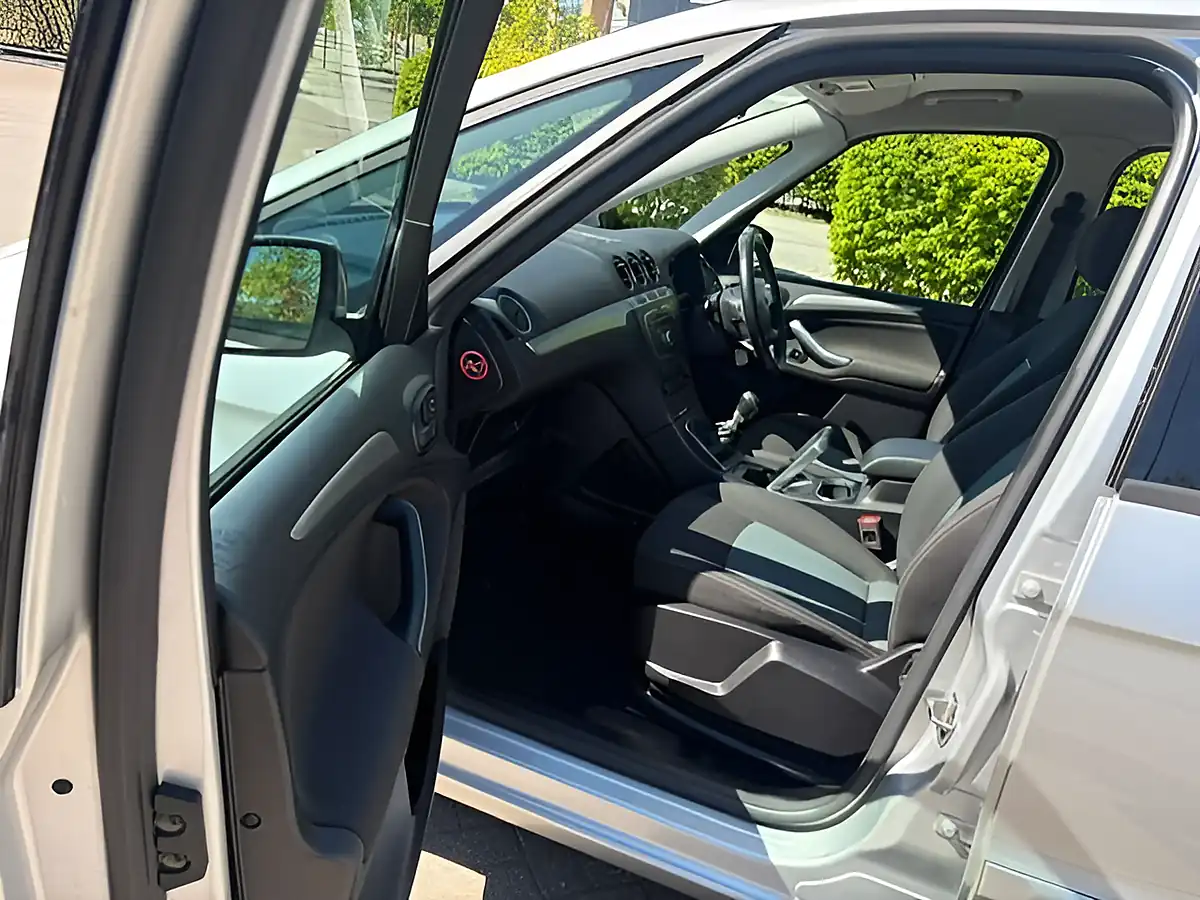 Used 2016 Ford Galaxy Zetec Silver - Interior and Exterior details 18