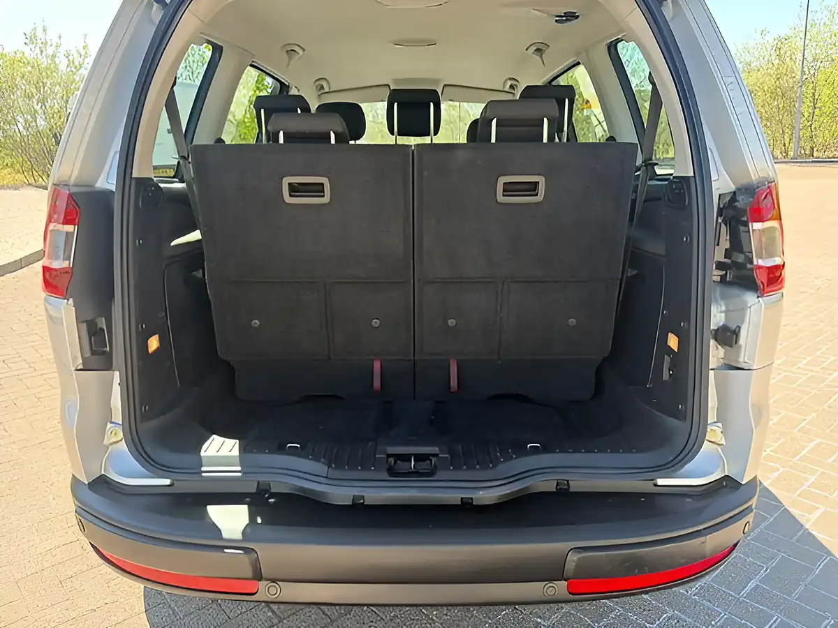 Used 2016 Ford Galaxy Zetec Silver - Interior and Exterior details 19
