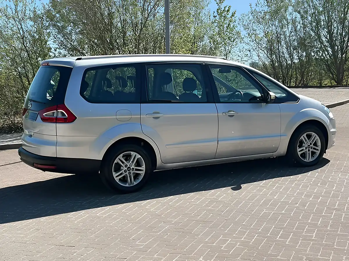 Used 2016 Ford Galaxy Zetec Silver - Interior and Exterior details 8
