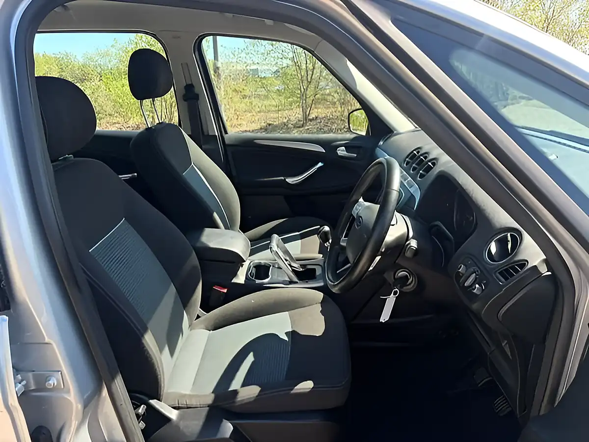 Used 2016 Ford Galaxy Zetec Silver - Interior and Exterior details 9