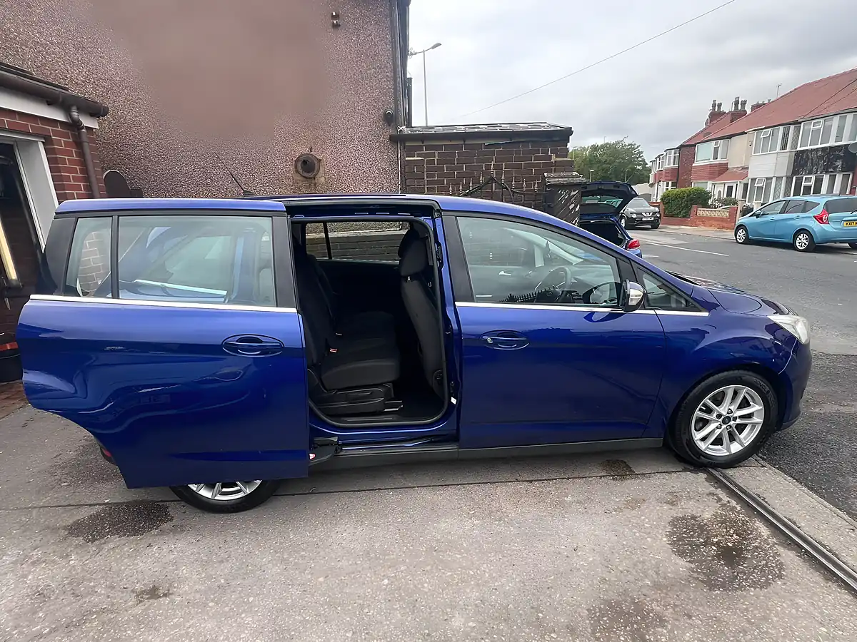 Used 2016 Ford Grand C Max Titanium Ocean Blue Metallic - Interior and Exterior details 8